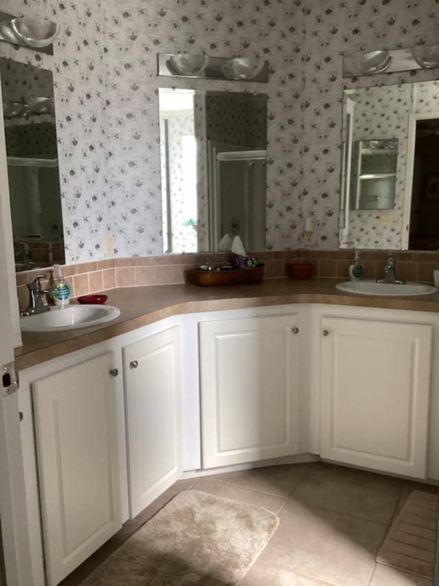 1919 Buccaneer Drive a Sarasota, FL Mobile or Manufactured Home for Sale